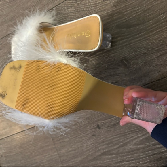 Fluffy white heels - Picture 3 of 4